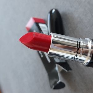 MAC Lustreglass Lipstick in 546 Pink Big